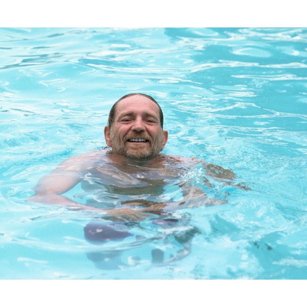 willie nelson swimming in 1978