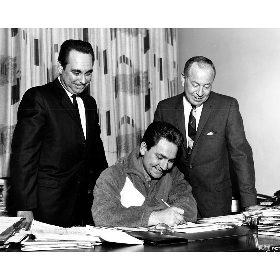 Willie Nelson signing his record deal with RCA in 1964